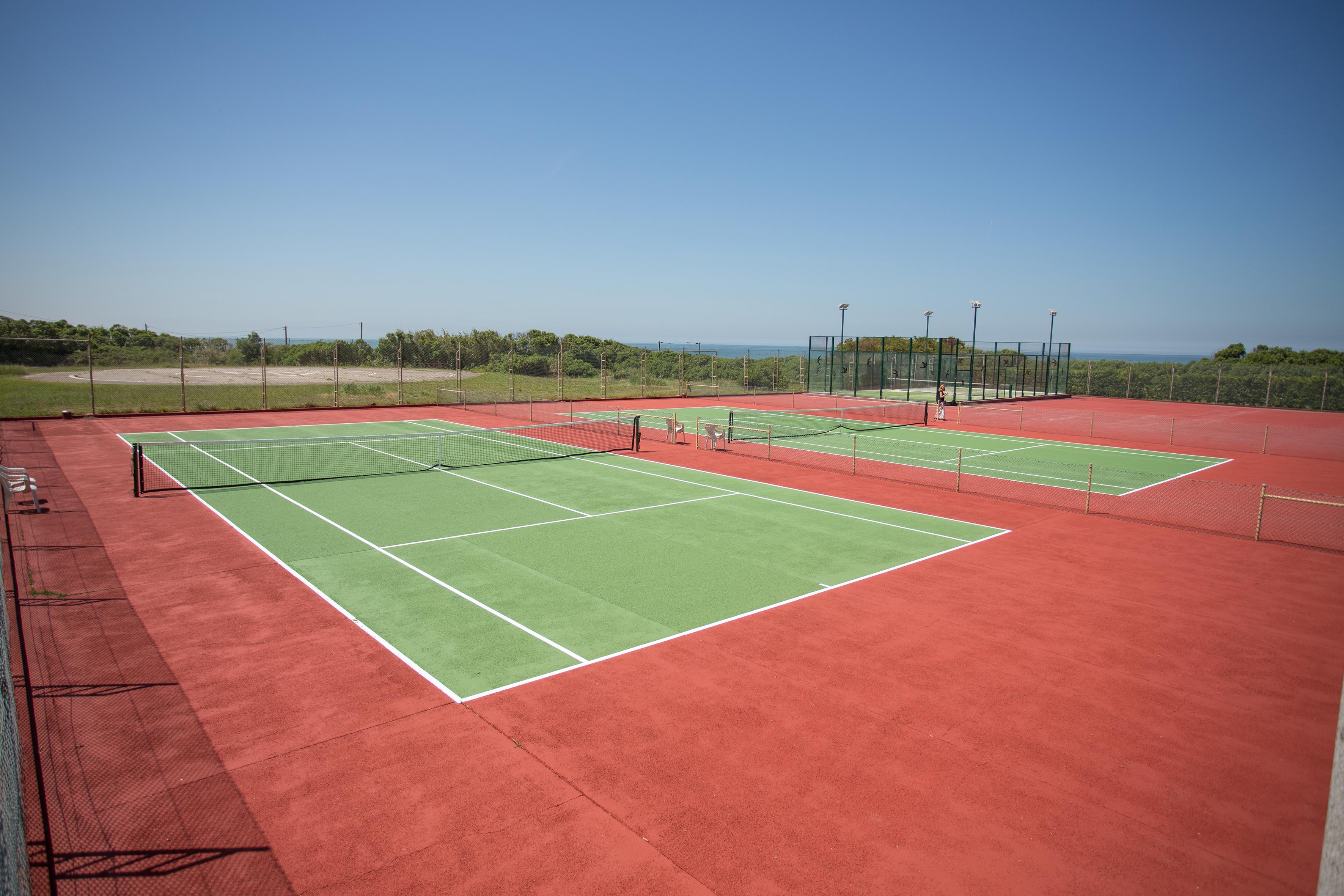 Hotel Solverde Spa And Wellness Center Vila Nova de Gaia Exterior photo Tennis courts at the complex