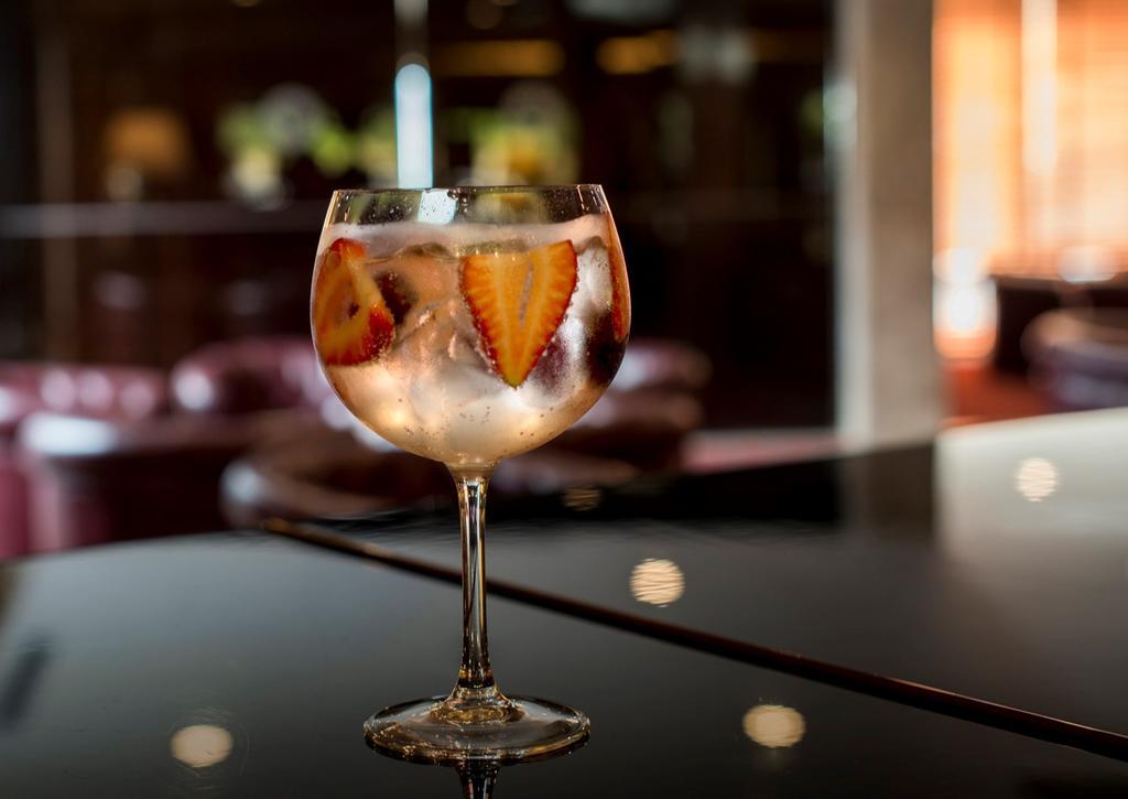 Hotel Solverde Spa And Wellness Center Vila Nova de Gaia Exterior photo A glass of wine cooler