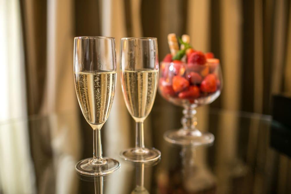 Hotel Solverde Spa And Wellness Center Vila Nova de Gaia Exterior photo Champagne flutes
